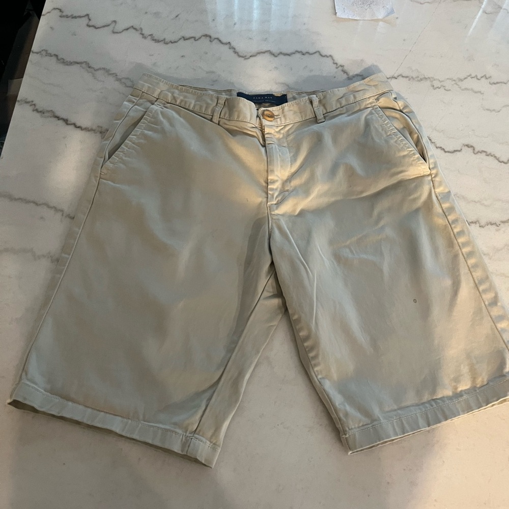 Zara Men's Light Tan Flat‎ Front Shorts